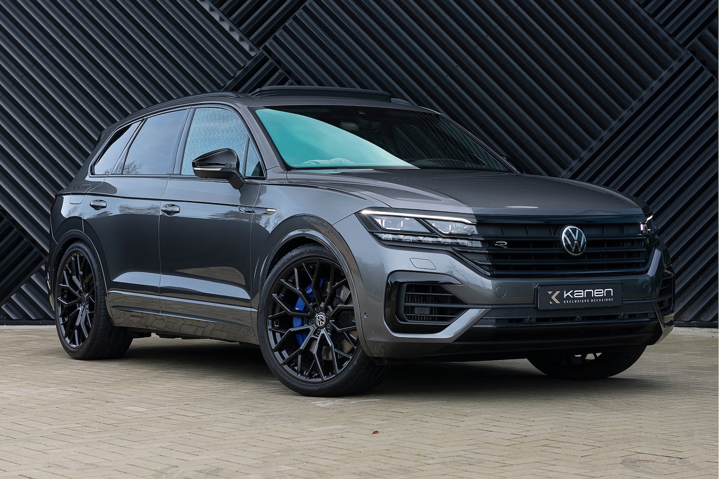 Volkswagen Touareg - R 3.0 V6 TSI eHybrid 4M Panodak Puglia Luchtv. Massage Head up 360 Stoelvent Trekhaak - AutoWereld.nl