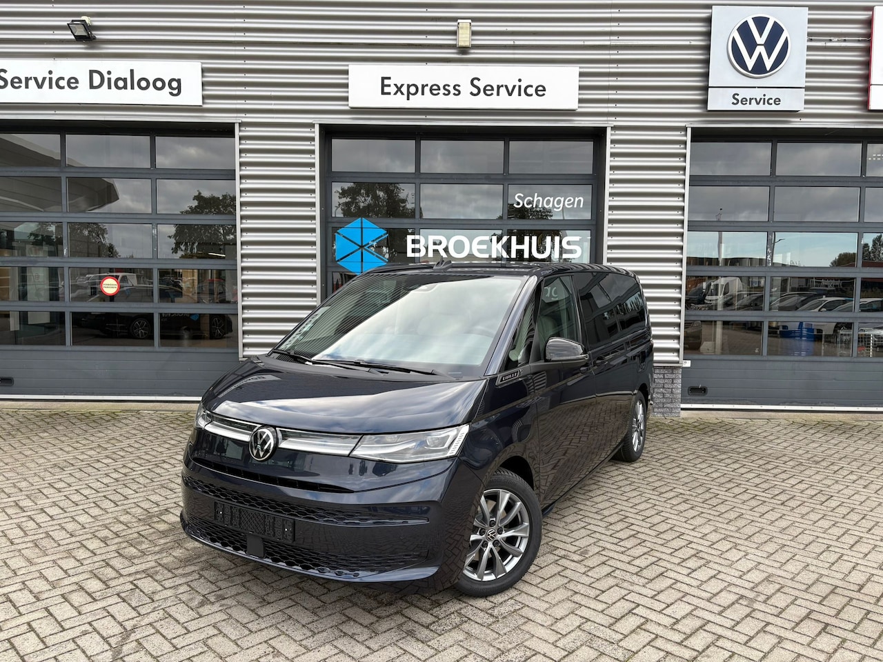 Volkswagen Multivan - 1.5 eHybrid 245pk L2 Bulli Edition 4Motion DSG | Trekhaak | Navigatie | Panoramadak | Came - AutoWereld.nl
