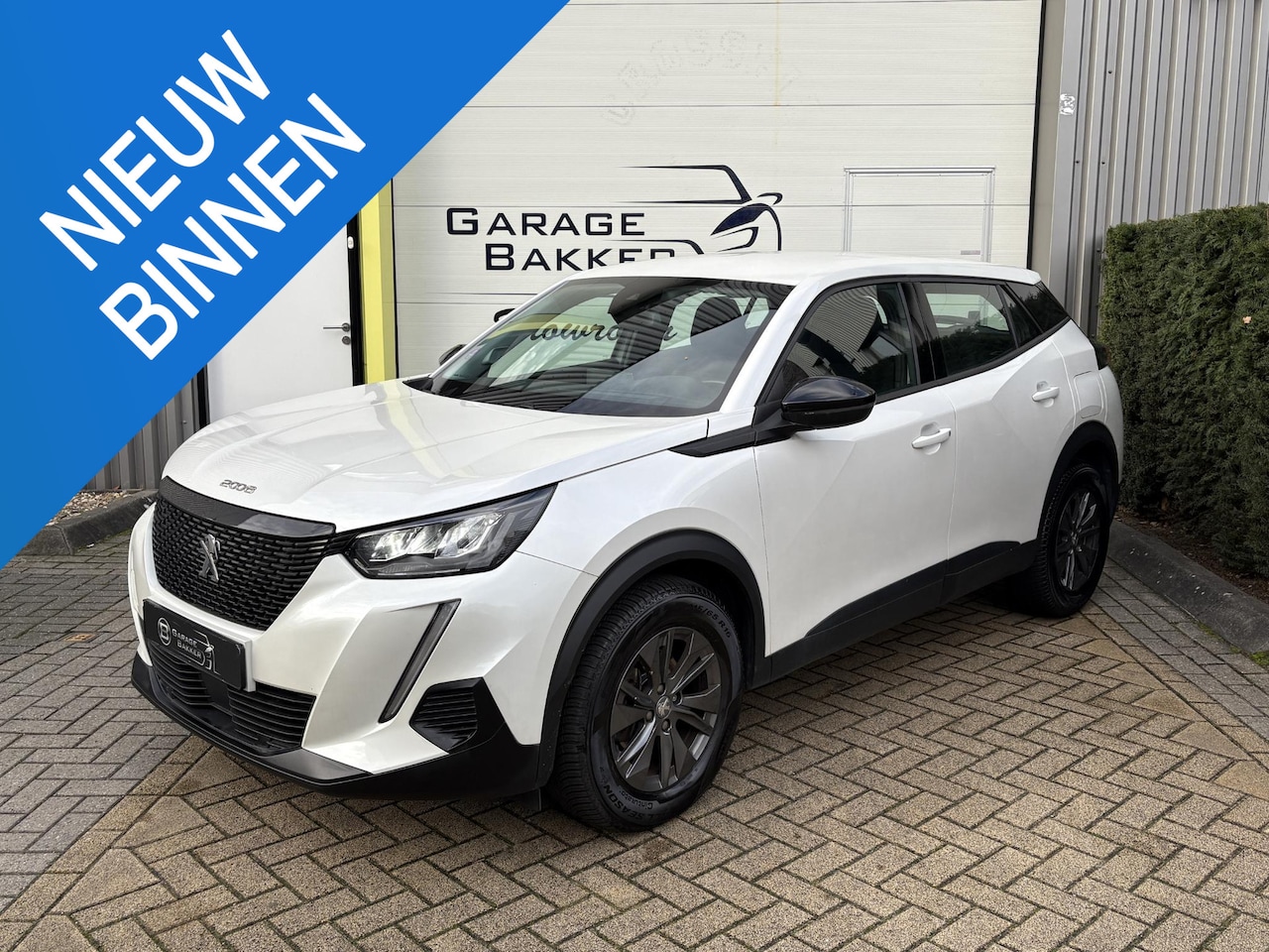 Peugeot 2008 - 1.2 PureTech Active Pack Automaat, Parelmoer lak, Navigatie, LED, Parkeersensoren - AutoWereld.nl