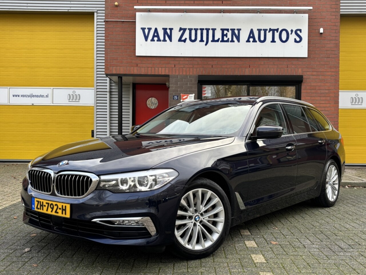 BMW 5-serie Touring - 530d Luxury Panorama Head-Up ACC HK 360 Softclose - AutoWereld.nl