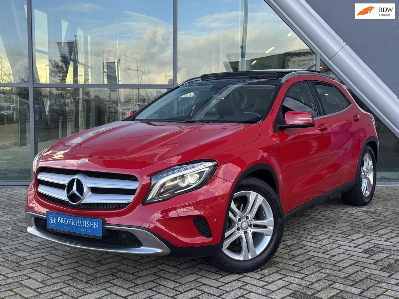 Mercedes-Benz GLA-Klasse - 200 Edition 1 156pk Automaat / Panoramadak / Stoelverwarming - AutoWereld.nl
