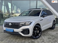 Volkswagen Touareg - 3.0 TSi 4MOTION R 463pk Luchtvering / Trekhaak / Massage Stoelen / 22 inc velgen