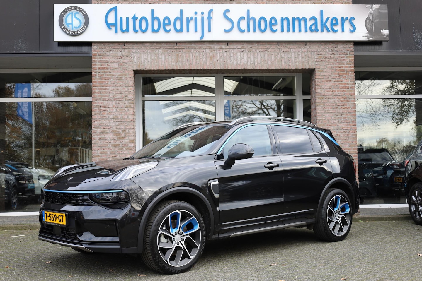 Lynk & Co 01 - 1.5 261PK! MY23 ZWARTE-HEMEL ROLHOES MY23 360-CAMERA PANO/SCHUIF INFINITY DAB NAVI CARPLAY - AutoWereld.nl
