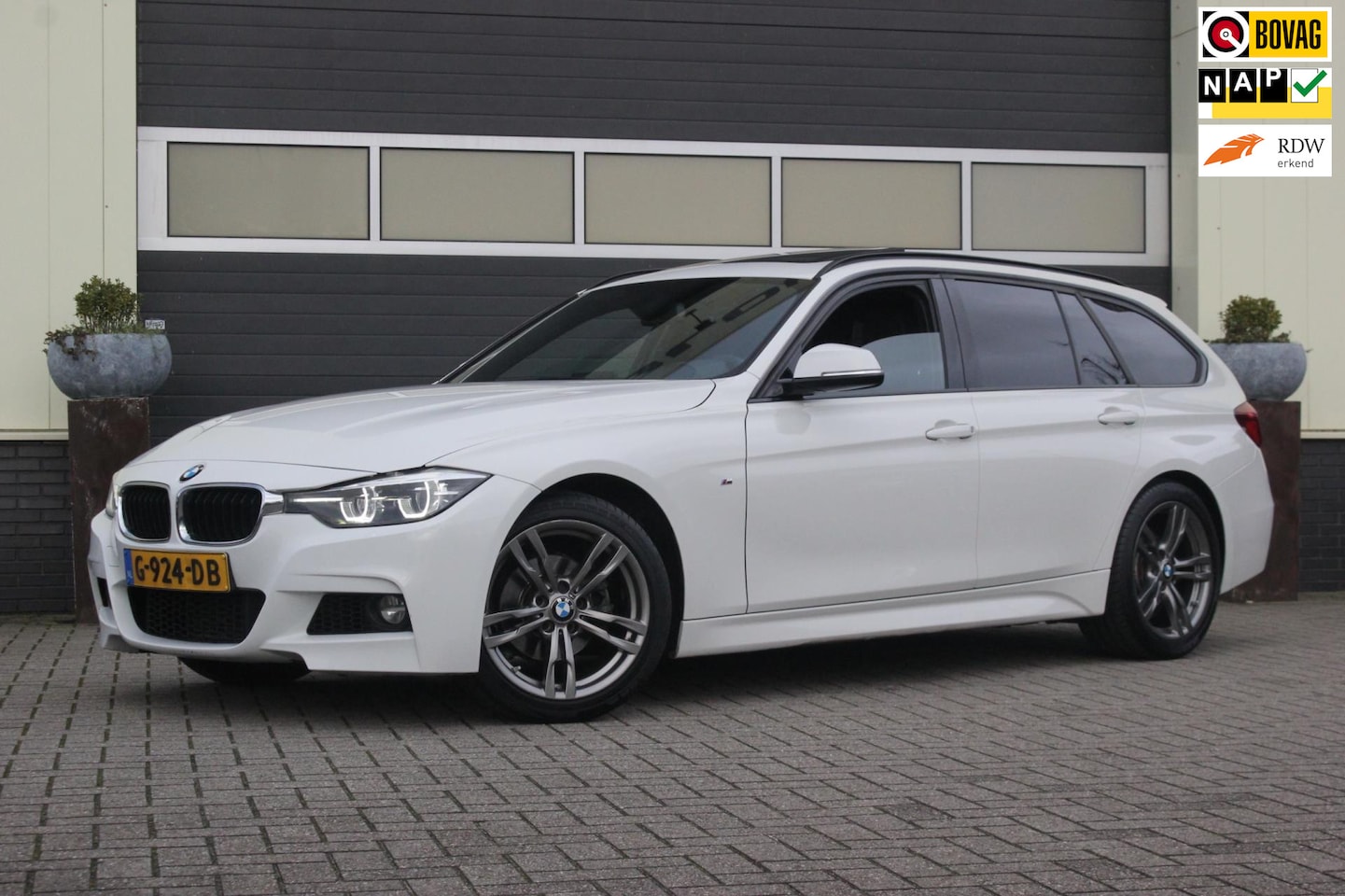 BMW 3-serie Touring - 318i M Sport Corporate Lease | Panoramadak | - AutoWereld.nl