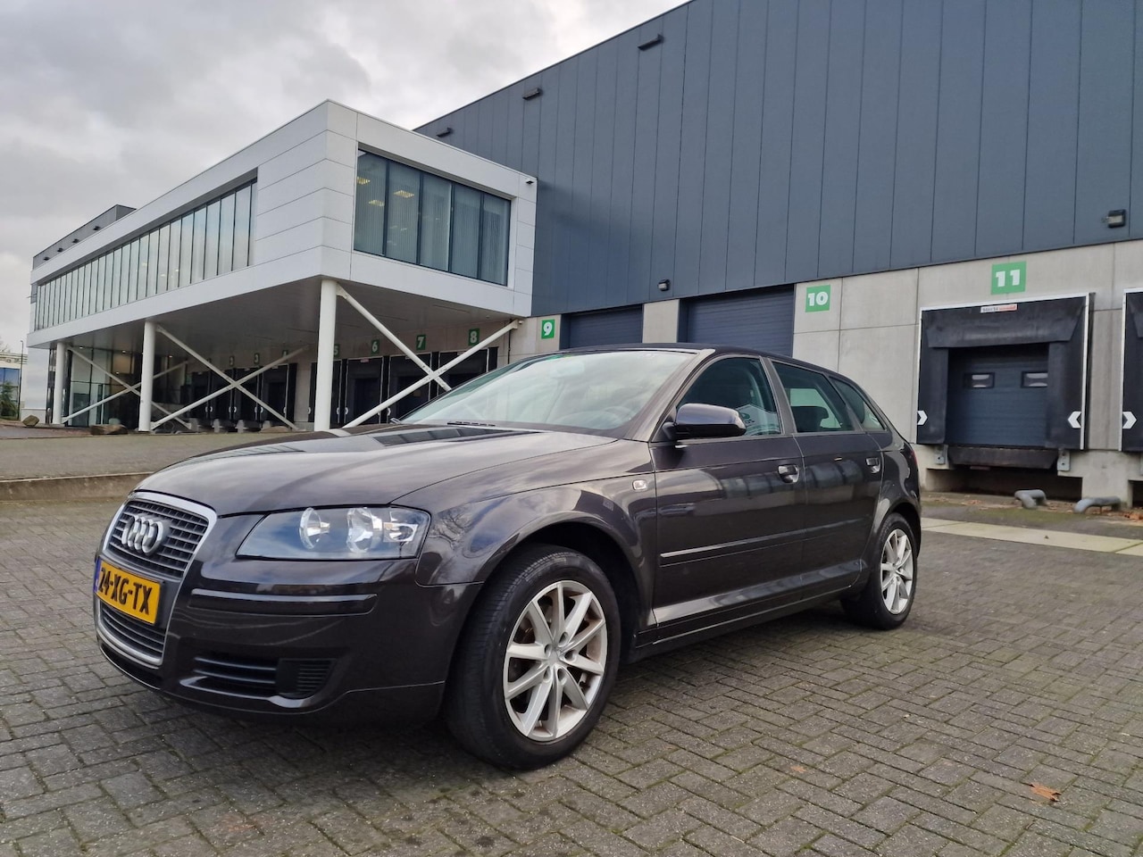 Audi A3 Sportback - 1.6 FSI Attraction CRUISE TREKHAAK 2 X SLEUTELS - AutoWereld.nl