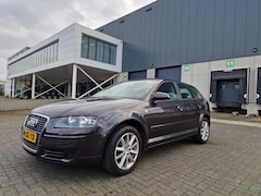 Audi A3 Sportback - 1.6 FSI Attraction CRUISE TREKHAAK 2 X SLEUTELS