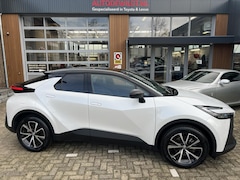 Toyota C-HR - 2.0 Plug-in Hybrid 220 Style Bi-tone A/T
