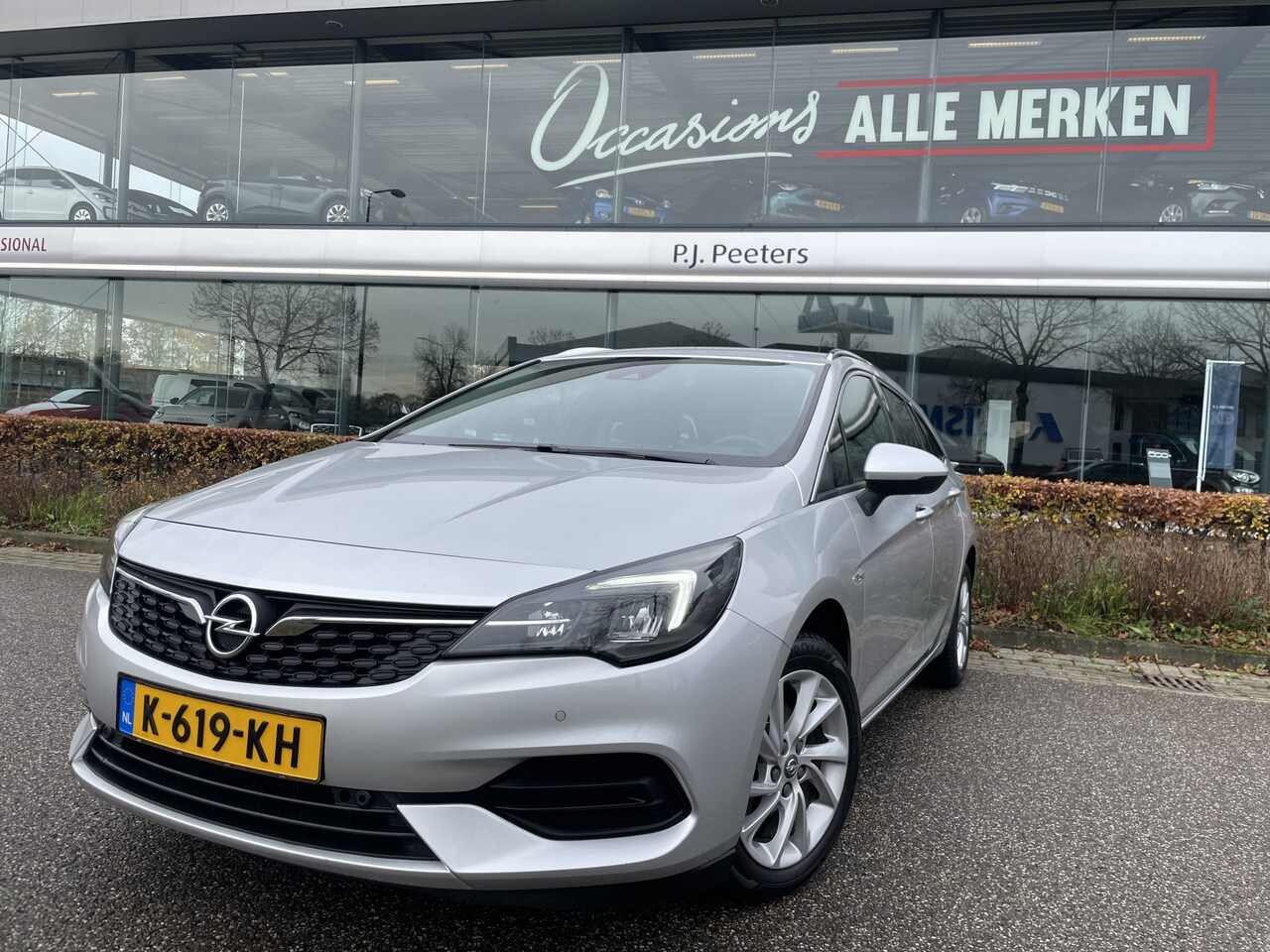 Opel Astra Sports Tourer - 1.2 Business Elegance Airco - Cruise control - Parkeersensoren voor en achter - Achteruitr - AutoWereld.nl