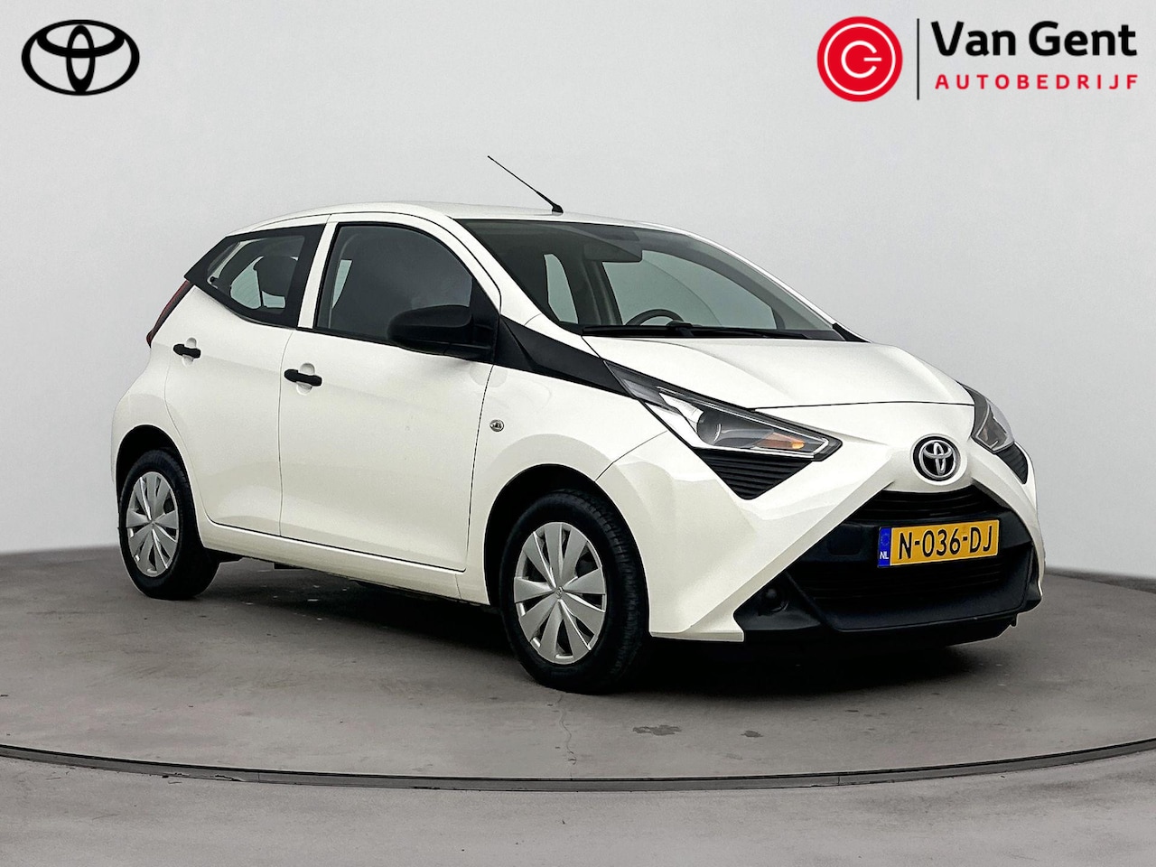 Toyota Aygo - 1.0 VVT-i x-fun | Airco | Bluetooth | Elektrische ramen voor | Multifunctioneel stuurwiel - AutoWereld.nl