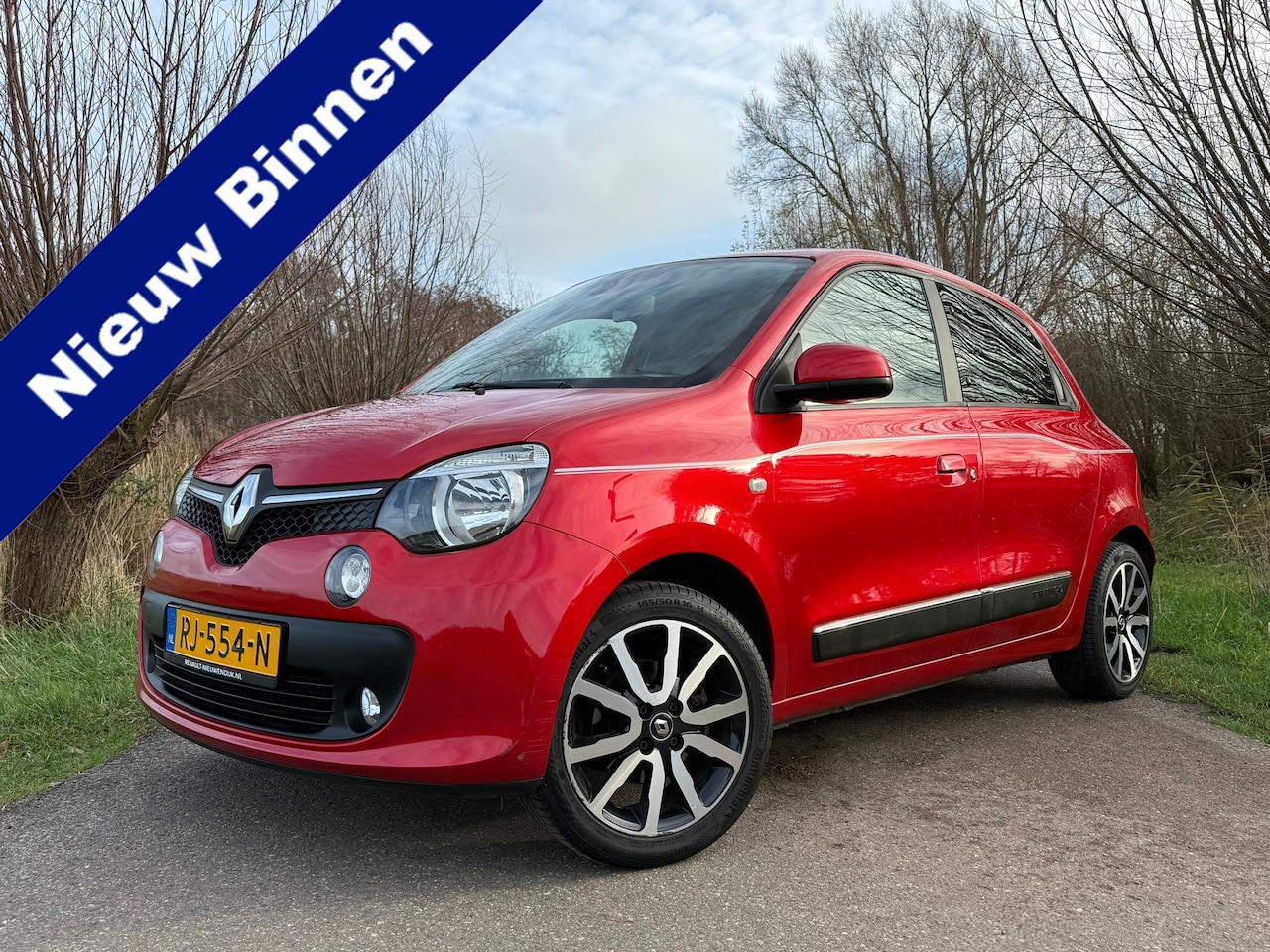 Renault Twingo - 0.9 TCe Intens Automaat / 1e Eigenaar / Camera / Navi / 16" Velgen / Clima / LED / Cruise - AutoWereld.nl