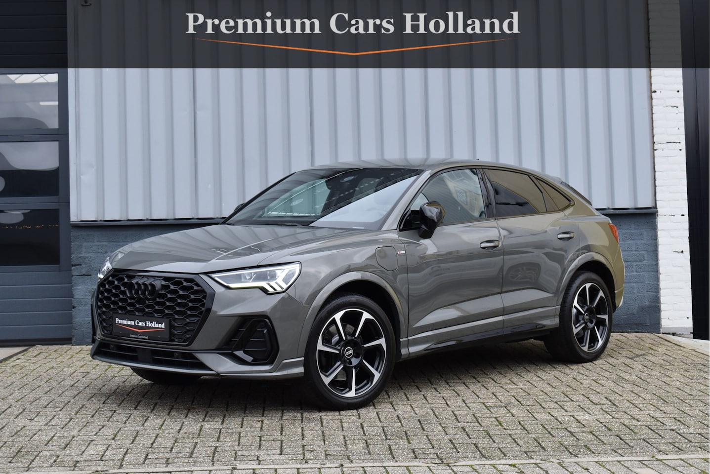 Audi Q3 Sportback - 45 TFSI e S-Line 245 Pk Black Ed Chronos Grijs Metallic Navi Sfeer Trekhaak 19 Inch - AutoWereld.nl