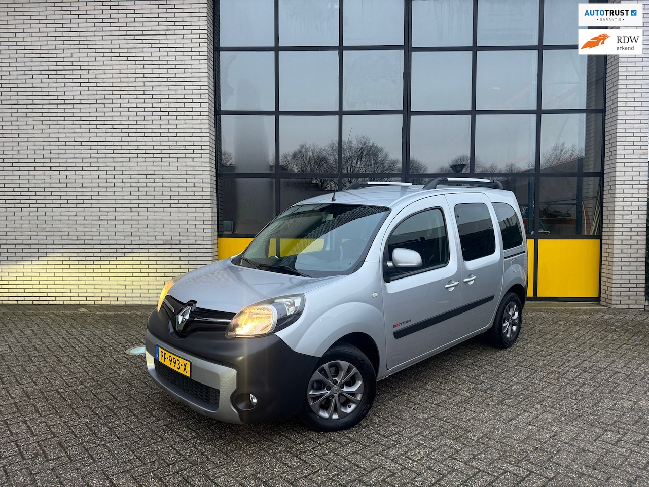 Renault Kangoo Family - 1.2 TCe Expression, Trekhaak, PDC - AutoWereld.nl
