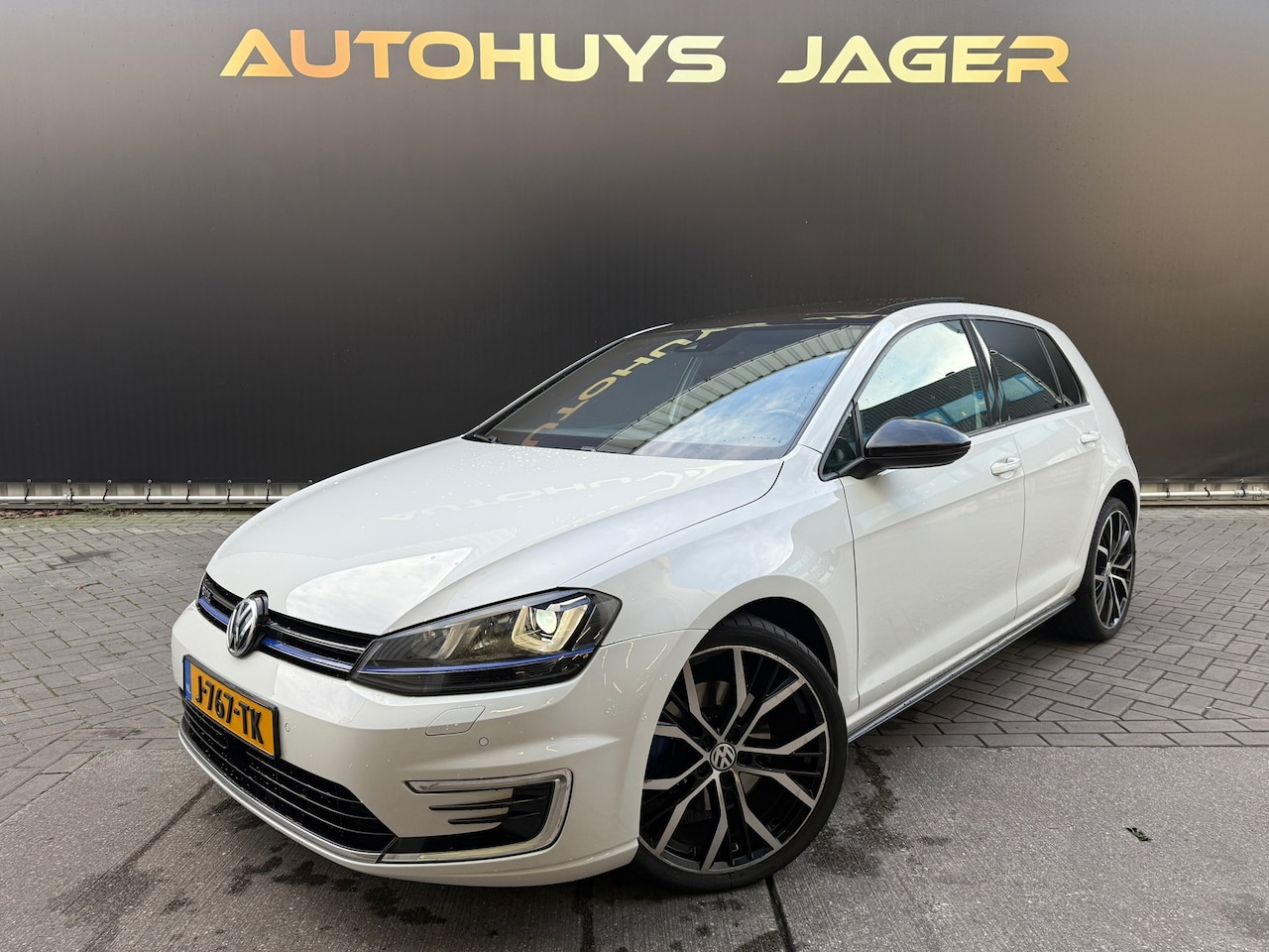 Volkswagen Golf - 1.4 TSI GTE ACC Panorama Carplay Automaat - AutoWereld.nl