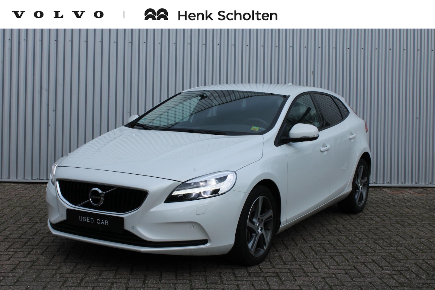 Volvo V40 - 1.5 T2 Momentum | Achteruitrijcamera | Stoelverwarming voorzijde | Full map navigatie | Cr - AutoWereld.nl