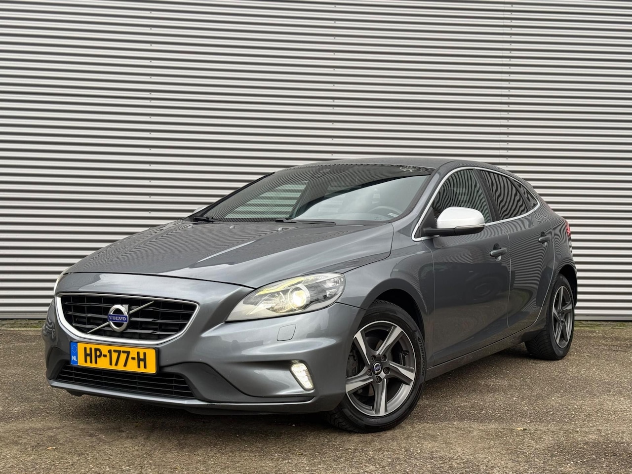 Volvo V40 - 2.0 D2 R-Design Business 2.0 D2 R-Design Business - AutoWereld.nl