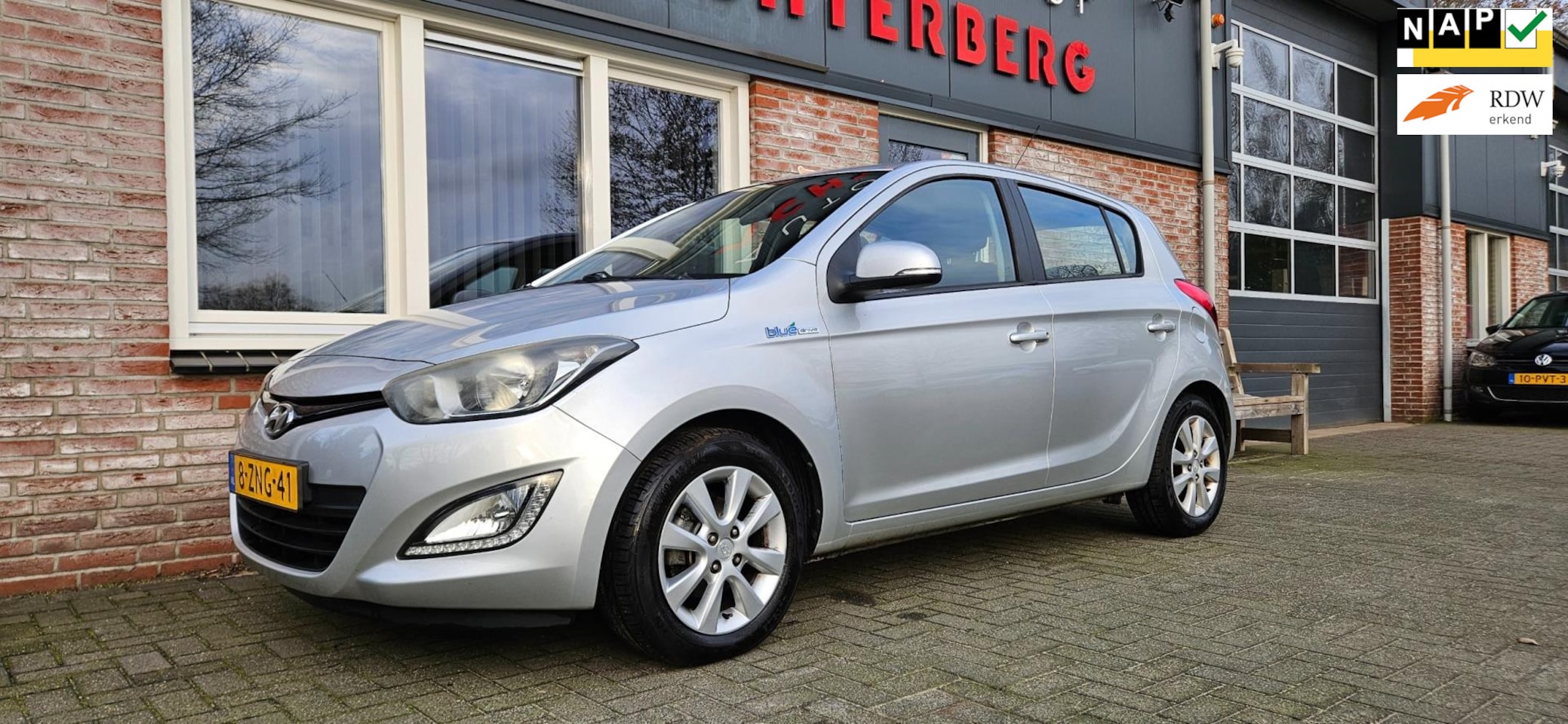 Hyundai i20 - 1.2i i-Deal Trekhaak! Airco! NAP! Nette Auto! 5-Deurs! Lichtmetalen Velgen! - AutoWereld.nl