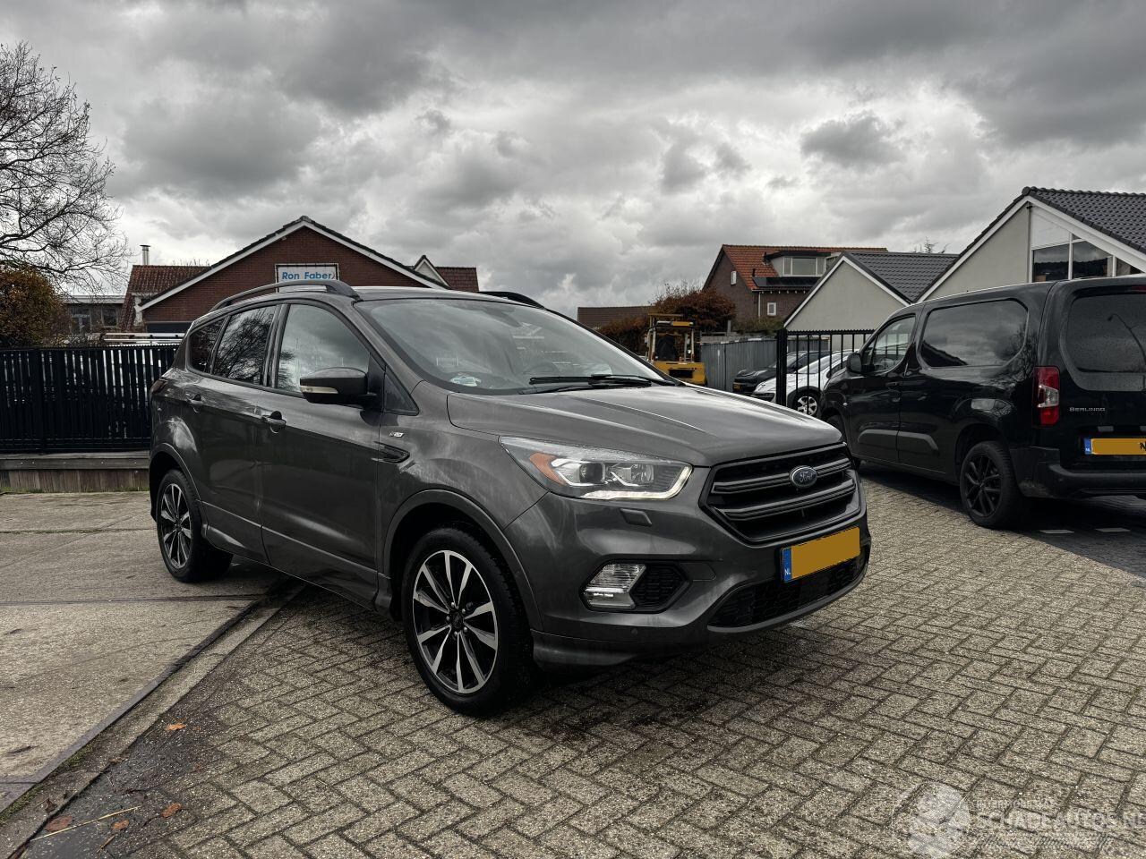 Ford Kuga - 1.5 ST Line 158.047 KM!! 1st owner - AutoWereld.nl