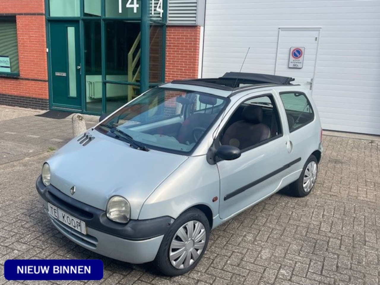 Renault Twingo - 1.2 Authentique VOUWDAK - KM 147402 | APK TM 28/04/202 EL.RAMEN + RADIO BELLEN IS SNELLER - AutoWereld.nl