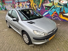 Peugeot 206 - 1.4 One-line met 160 dkm stuurbekrachtiging 5 deuren nette auto bouwjaar 2007 apk 30-6-202