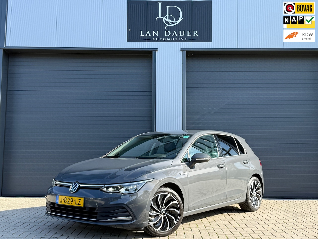 Volkswagen Golf - 1.5 TSI Style / Nardo Grey / ACTIE ! - AutoWereld.nl