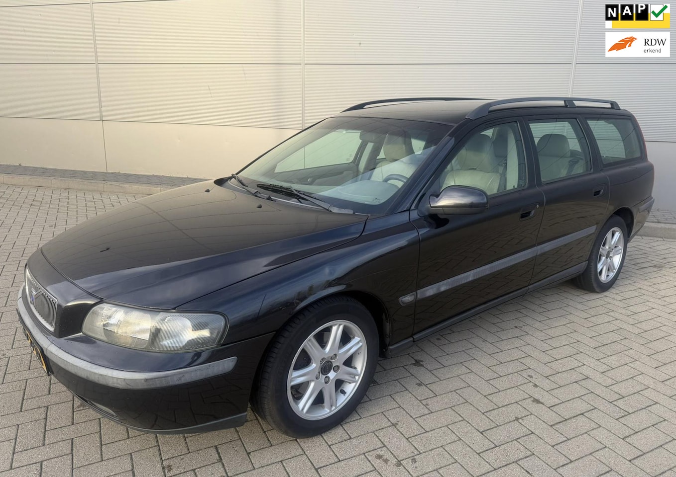 Volvo V70 - 2.4 D5 Geartronic Comfort Line 2.4 D5 Geartronic Comfort Line - AutoWereld.nl