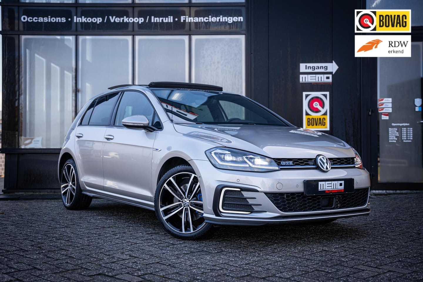 Volkswagen Golf - 1.4 TSI GTE*PANO*CARPLAY*KEYLESS*LED*18''LM* - AutoWereld.nl