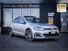 Volkswagen Golf - 1.4 TSI GTE*PANO*CARPLAY*KEYLESS*LED*18''LM