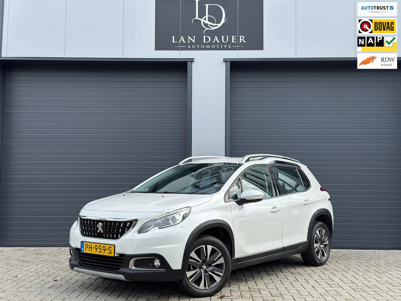 Peugeot 2008 - 1.2 Allure / Parelmoer / Navi / ACTIE ! - AutoWereld.nl