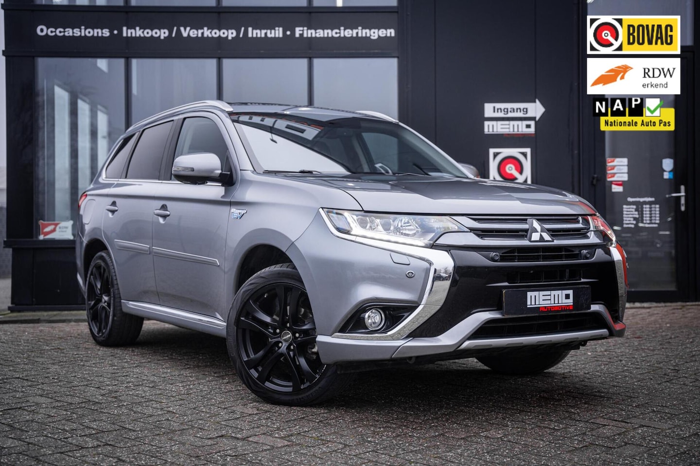 Mitsubishi Outlander - 2.0 PHEV*LEDER*SCHUIFDAK*TREKHAAK*CAMERA - AutoWereld.nl