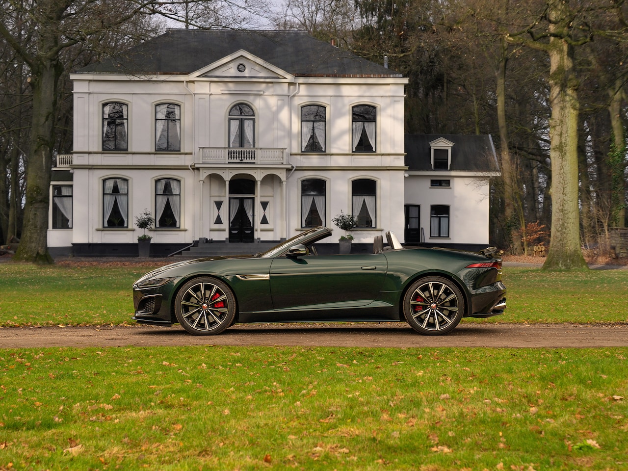 Jaguar F-type - P575 AWD R | Meridian | Stoelventilatie | British Racing Green metallic - AutoWereld.nl