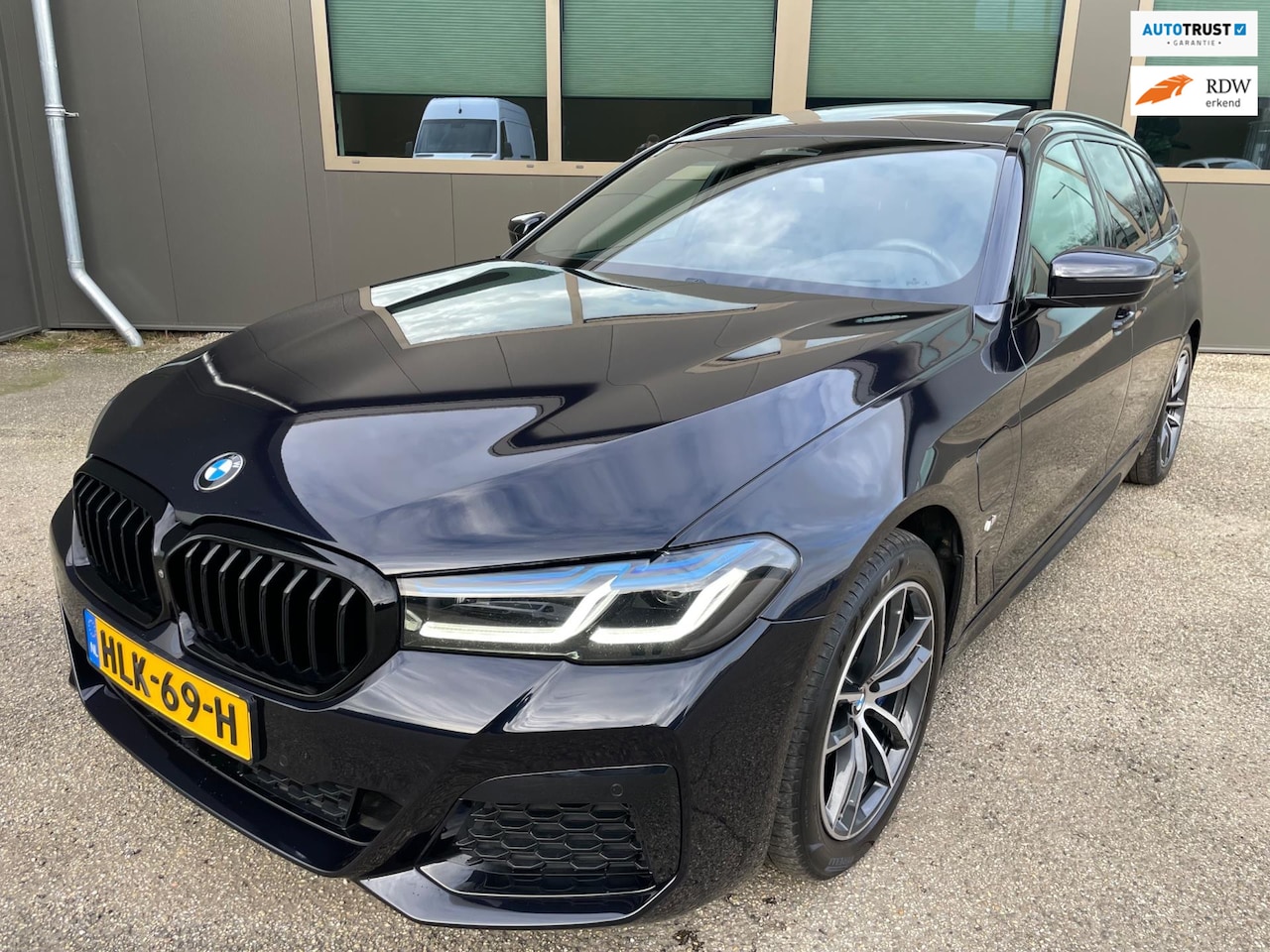 BMW 5-serie Touring - 530e xDrive High Executive M-Sport Interieur Dealer onderhouden Zeer Luxe!!! - AutoWereld.nl