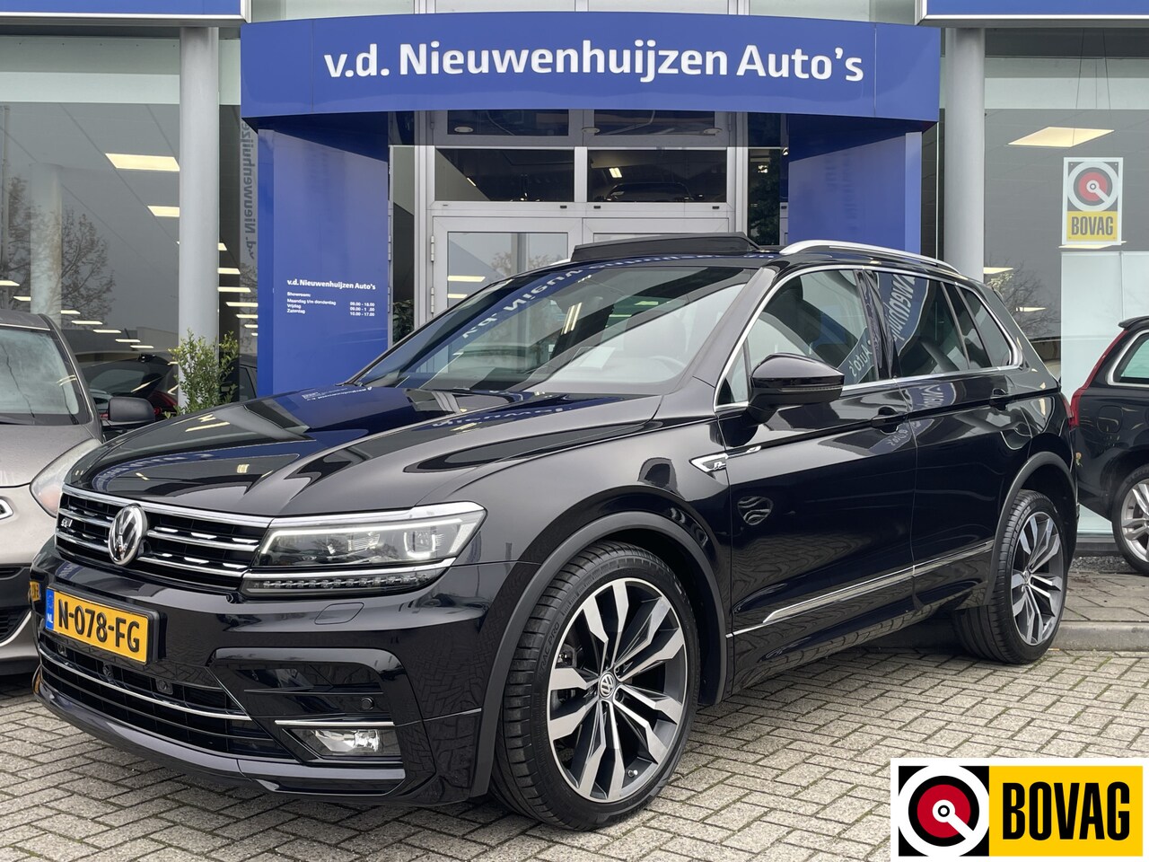Volkswagen Tiguan - 2.0 TSI 4Motion Highline Business R 3X R-Line Panoramadak | Trekhaak afneembaar | info;f. - AutoWereld.nl