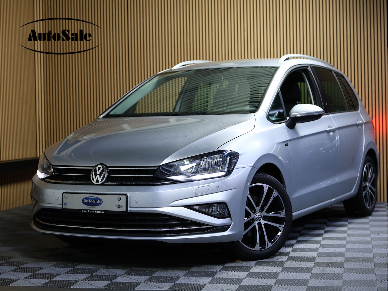 Volkswagen Golf Sportsvan - 1.5 TSI DSG Highline ACC DAB NAV BT STOELVW TREKHAAK '18 - AutoWereld.nl