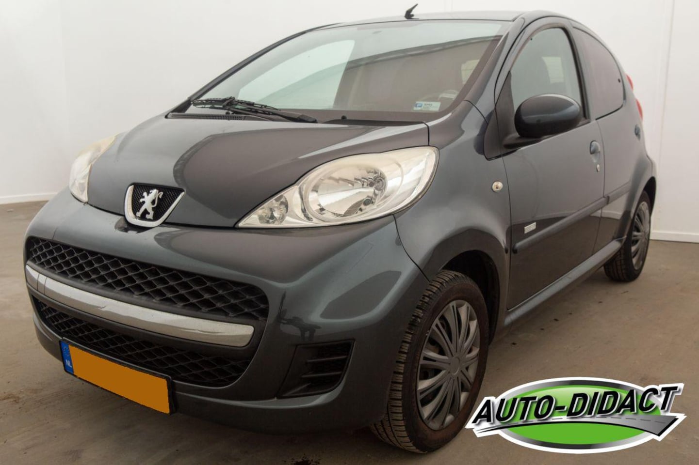 Peugeot 107 - 1.0-12V Airco Millesim 200 - AutoWereld.nl
