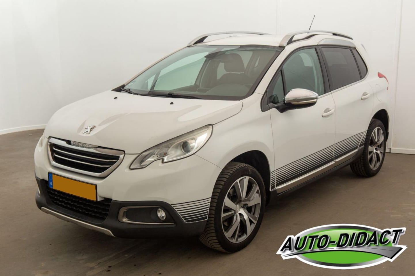 Peugeot 2008 - 1.6 BlueHDi Clima Navi Blue Lease Executive - AutoWereld.nl