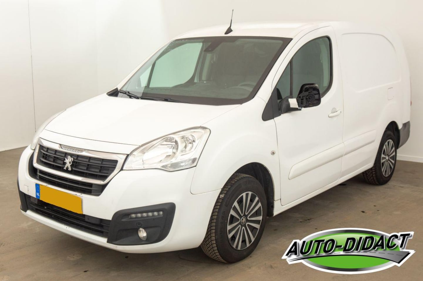 Peugeot Partner - 1.6 BlueHDi Autmaat Clima MOTORSTORING - AutoWereld.nl