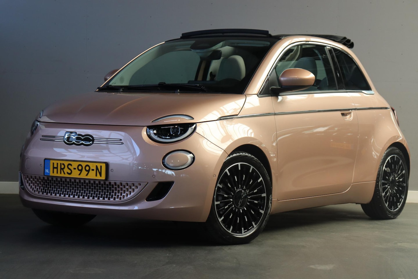 Fiat 500 C - La Prima 42 kWh / Cabrio / Stoel-Voorruitverwarming / Camera - AutoWereld.nl