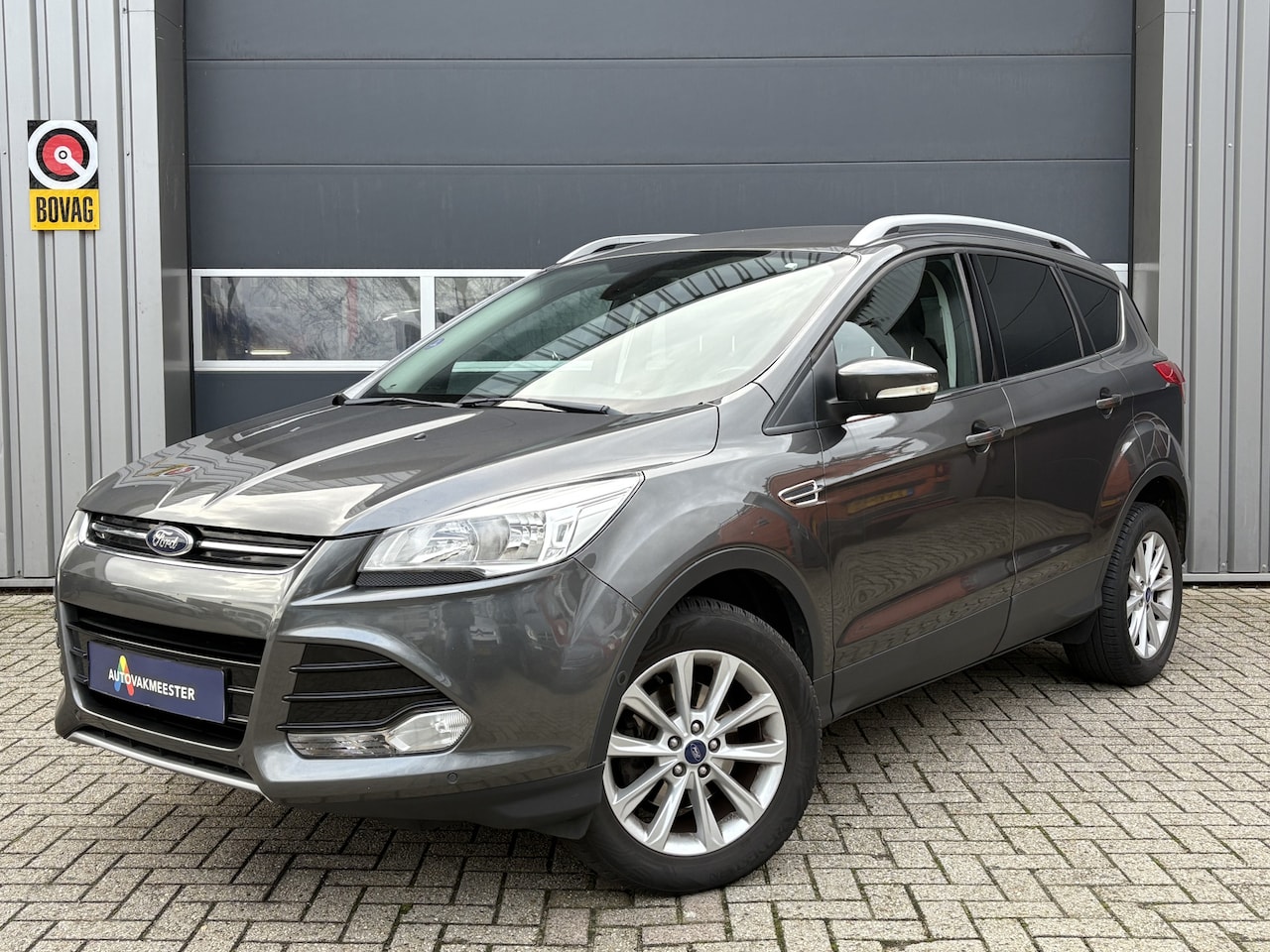 Ford Kuga - 1.5 Titanium | Navi | Leder | PDC | Trekhaak | Cruise & Climate Control | All Season | Int - AutoWereld.nl