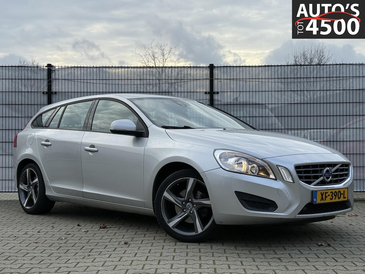 Volvo V60 - 1.6 T4 Momentum Automaat! Trekhaak! - AutoWereld.nl