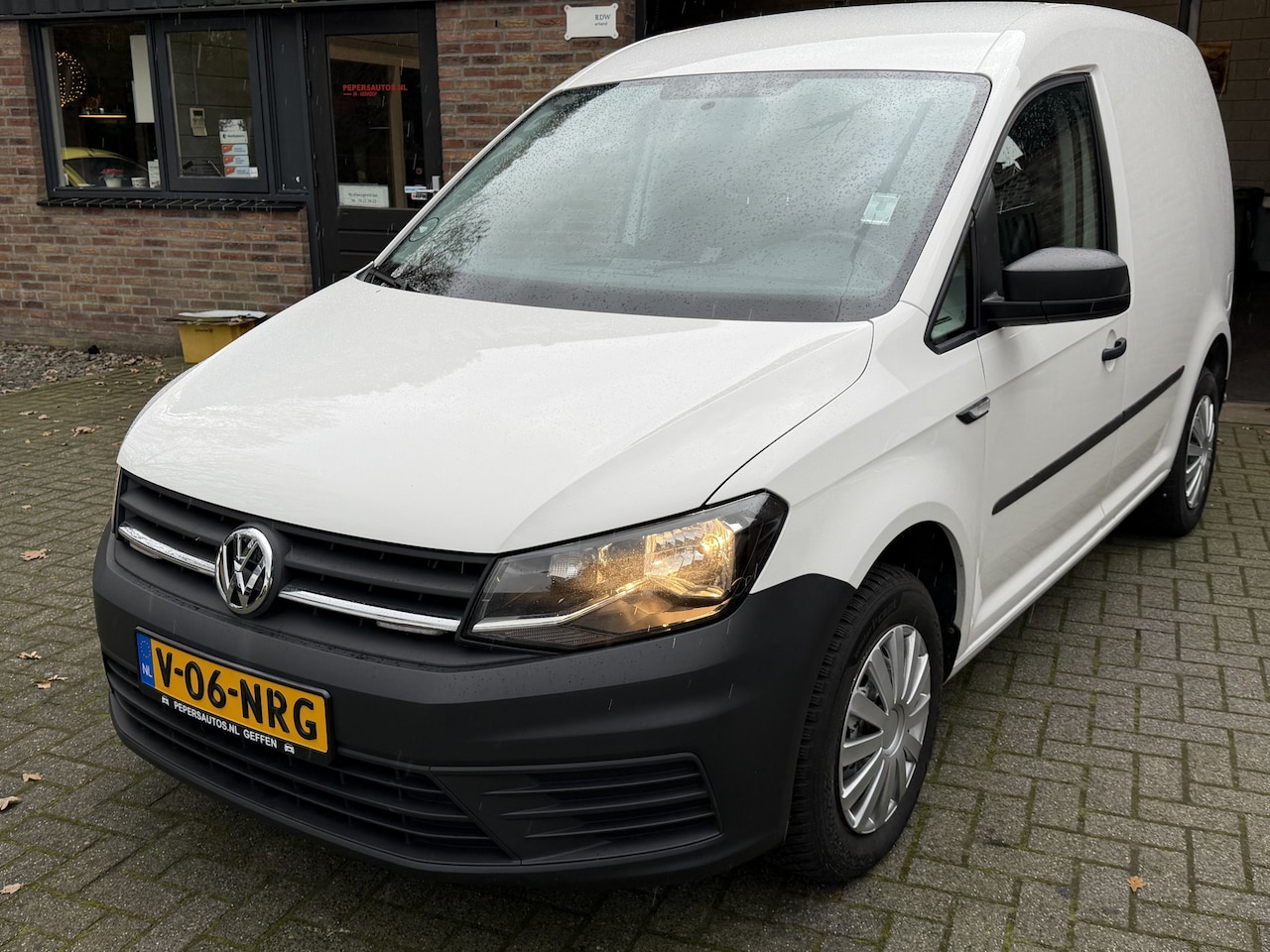 Volkswagen Caddy - 2.0 TDI L1H1 BMT Highline Automaat trekhaak Stoel verwarming mooie nette auto - AutoWereld.nl