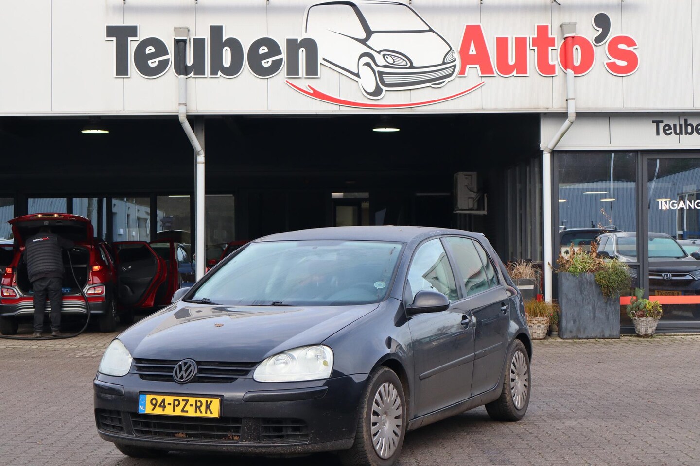 Volkswagen Golf - 2.0 FSI Sportline Auto verliest koelvloeistof! Trekhaak, Elektrische ramen, Cruise control - AutoWereld.nl
