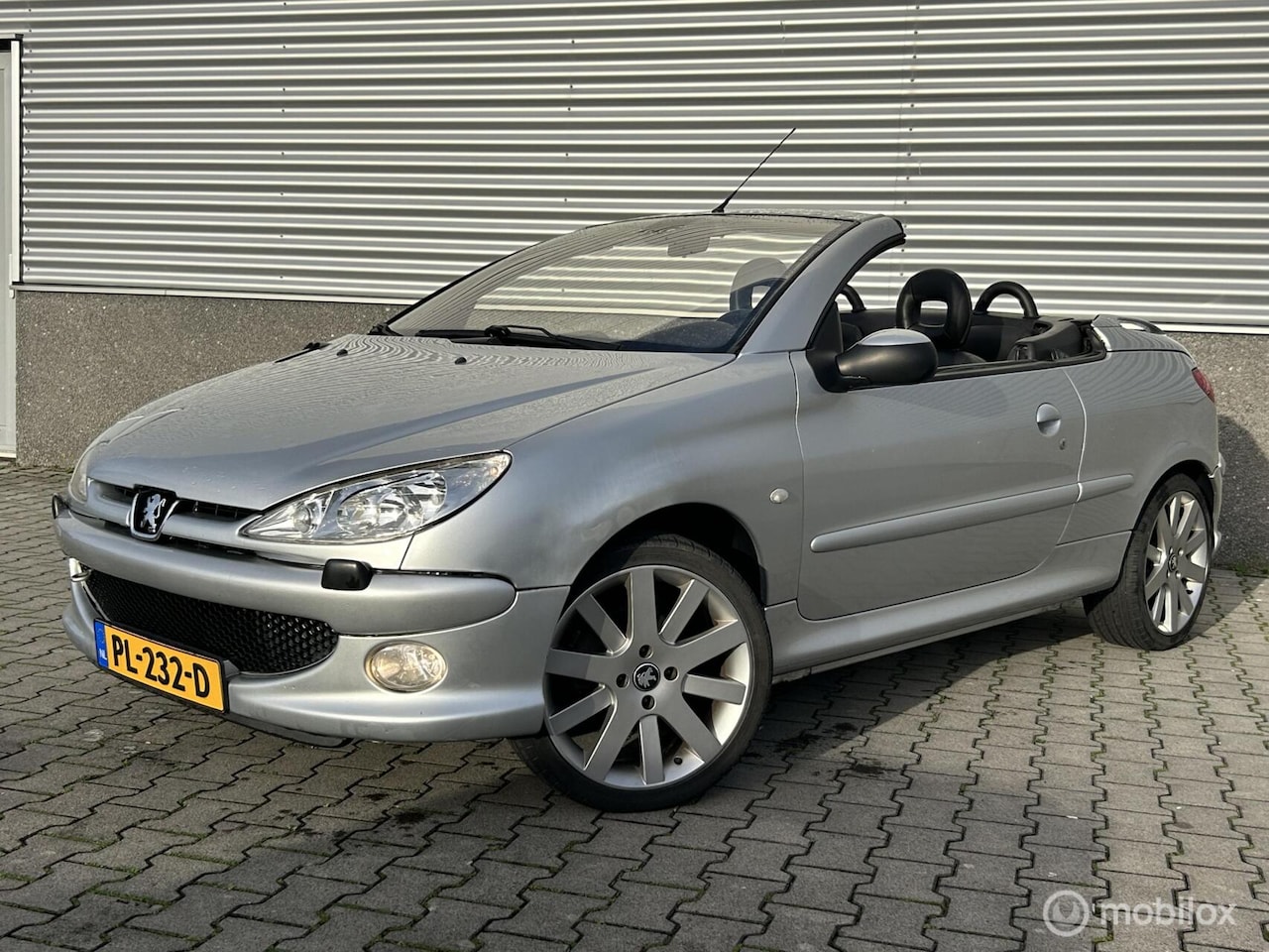Peugeot 206 CC - 1.6-16V 17inch,stoelverwarming,cruise,airco - AutoWereld.nl