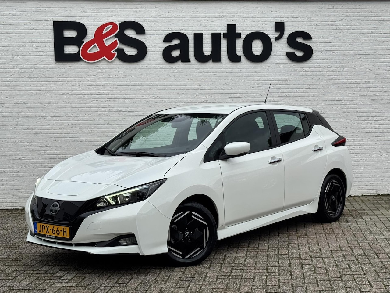 Nissan LEAF - N-Connecta 39 kWh Adaptive cruise Climate control Stuur- en Stoelverwarming v/a Apple / An - AutoWereld.nl