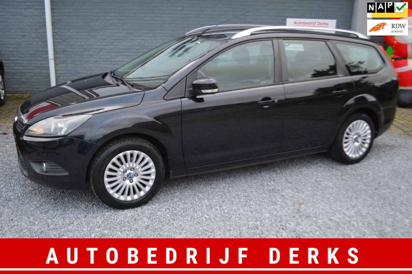 Ford Focus Wagon - 1.8 Limited Airco Navi 5Drs Stuurbekrachtiging Trekhaak - AutoWereld.nl
