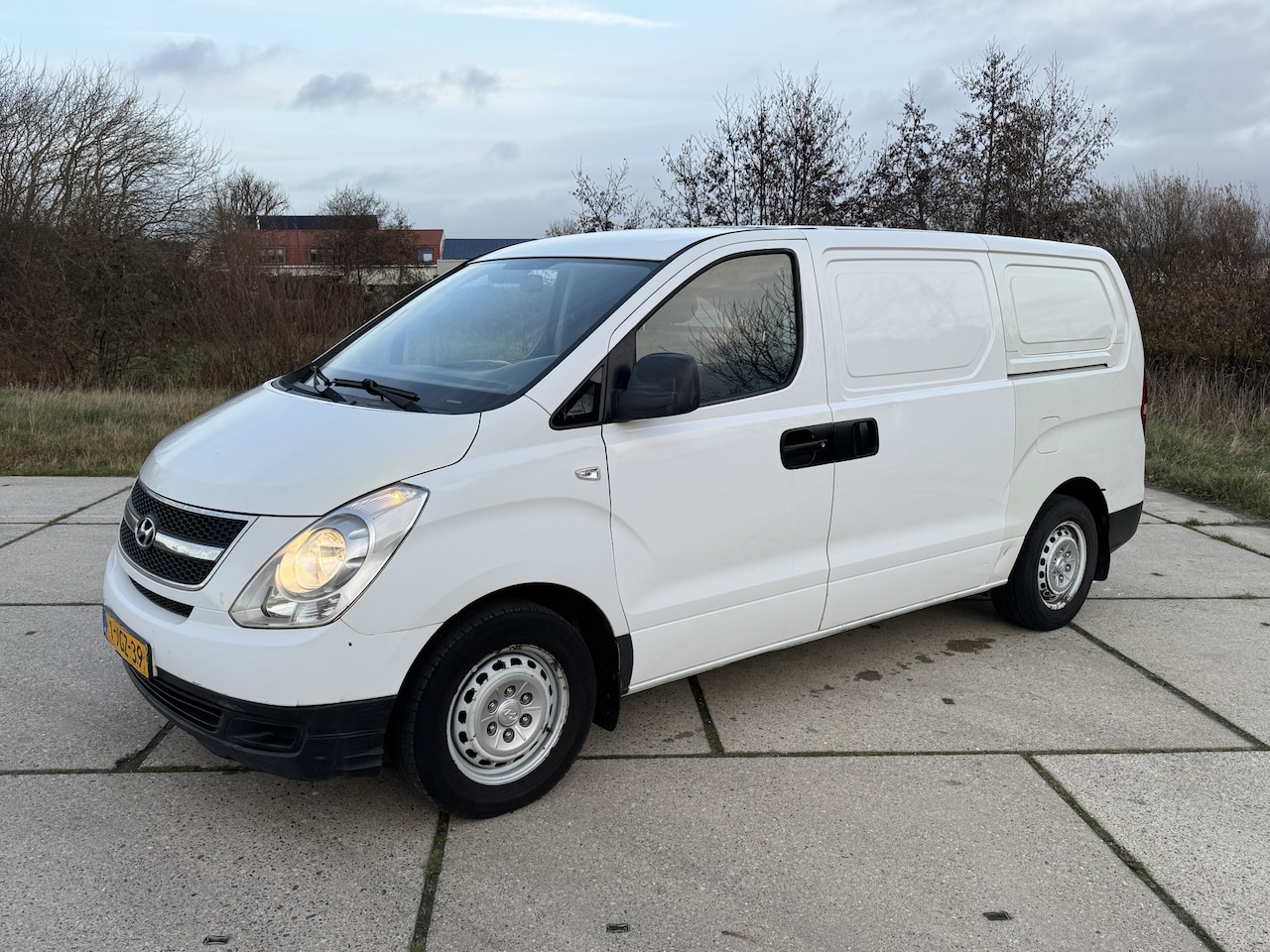 Hyundai H 300 - 2.5 CRDi 136pk airco 2x schuifdeur trekhaak - AutoWereld.nl