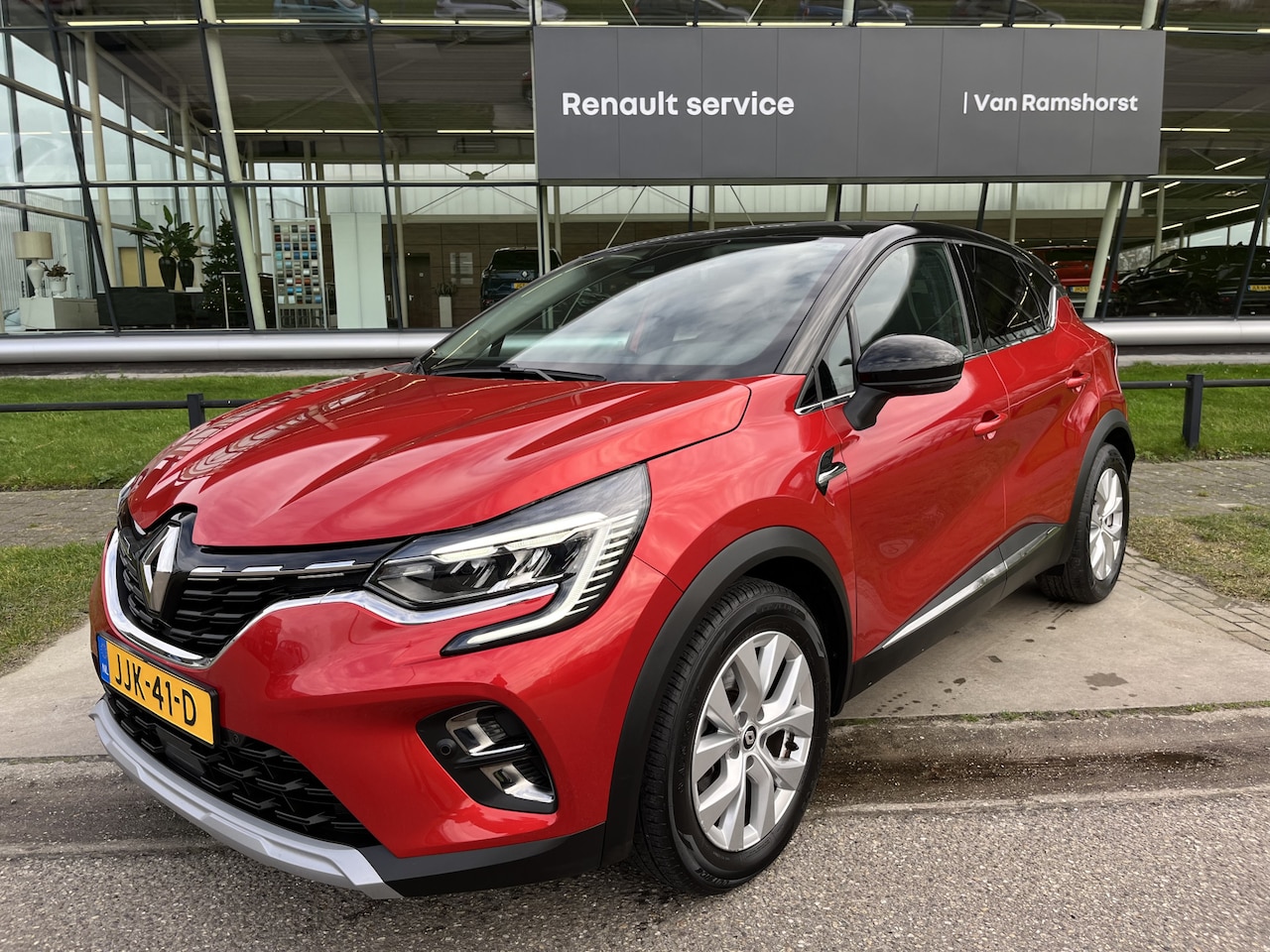 Renault Captur - 1.6 E-Tech Hybrid 145PK Intens / Keyless / Cruise / Camera / Climate / Parkeersensoren V+A - AutoWereld.nl
