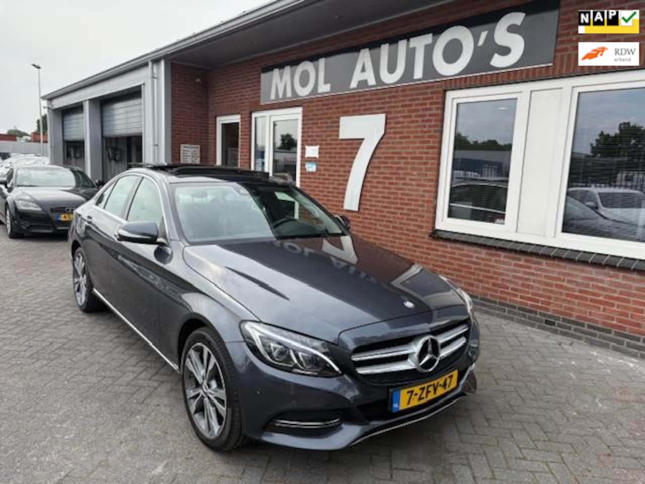 Mercedes-Benz C-klasse - 180 180 , Panoramadak , Navigatie - AutoWereld.nl