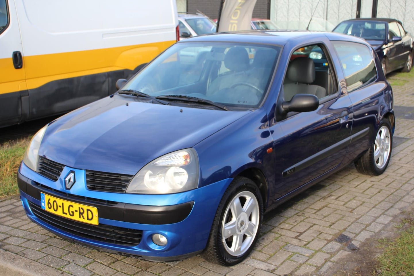 Renault Clio - 1.2-16V Expression APK okt 2026! Lm-Velgen Elec Pakket Radio/CD NAP - AutoWereld.nl