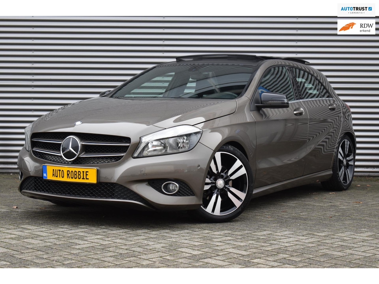 Mercedes-Benz A-klasse - 180 122-PK Urban, Airco, Cruise, Navi, Panoramadak, Pdc. - AutoWereld.nl
