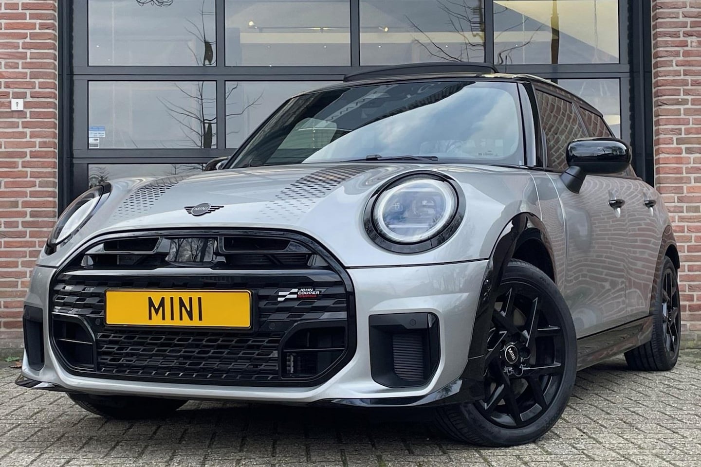 MINI Cooper - Mini 1.5 C John Cooper Works Pano Sfeer Black JCW '25 - AutoWereld.nl